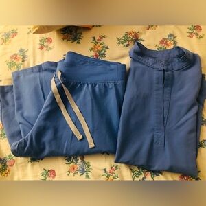 Figs sets uniform size top xs. S size bottom.